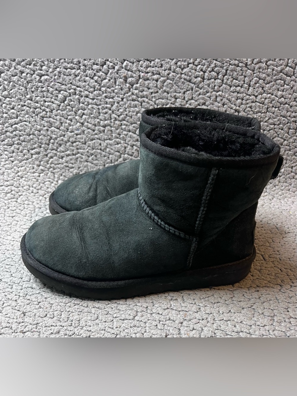 Ugg Classic Mini Boots Women’s Size 7 Black Winter Snow Boots